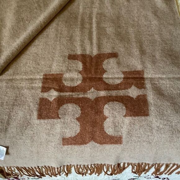 NWT tory BURCH 100% WOOL REVERSIBLE CINNAMON/BEIGE LARGE SCARF - Picture 12 of 15